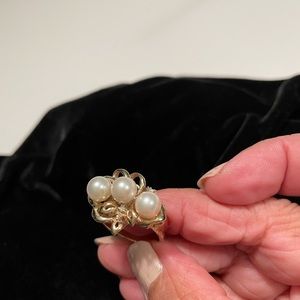 Beautiful pearl and diamond ring